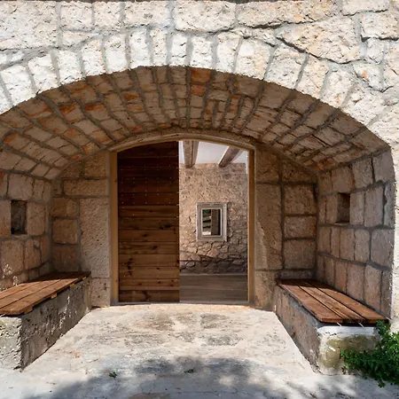 Authentic Dalmatian Stone House-kameni Dvori Selca kod Bogomolja